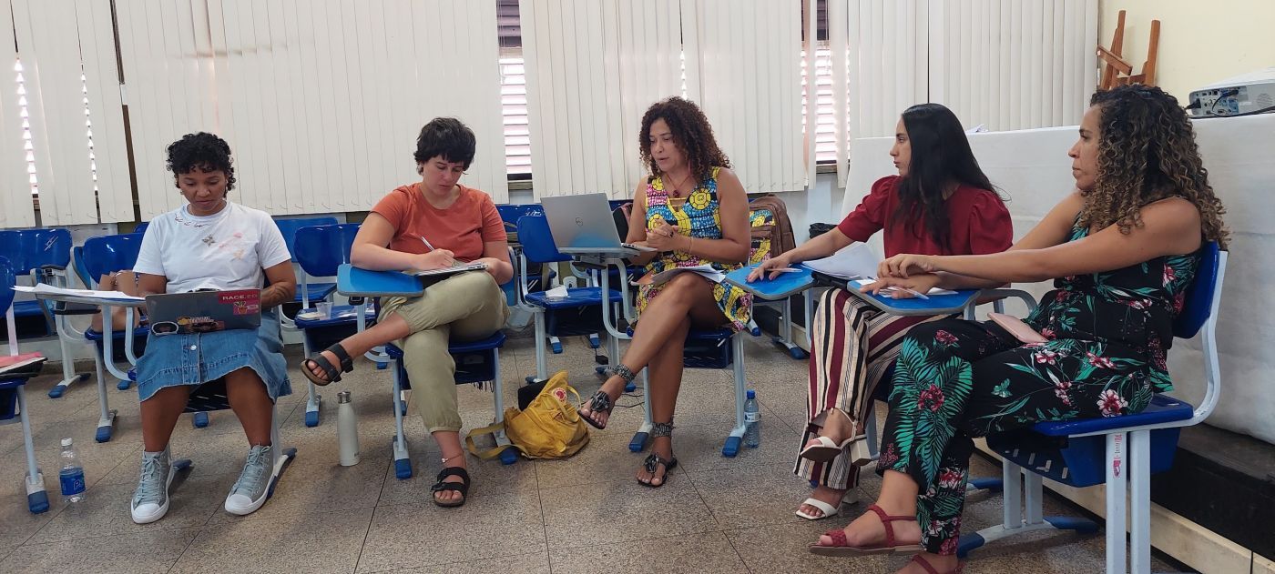 Professoras Katucha, Gabriela, Edineia e alunas Tercilia e Soraya (esq. para dir.)